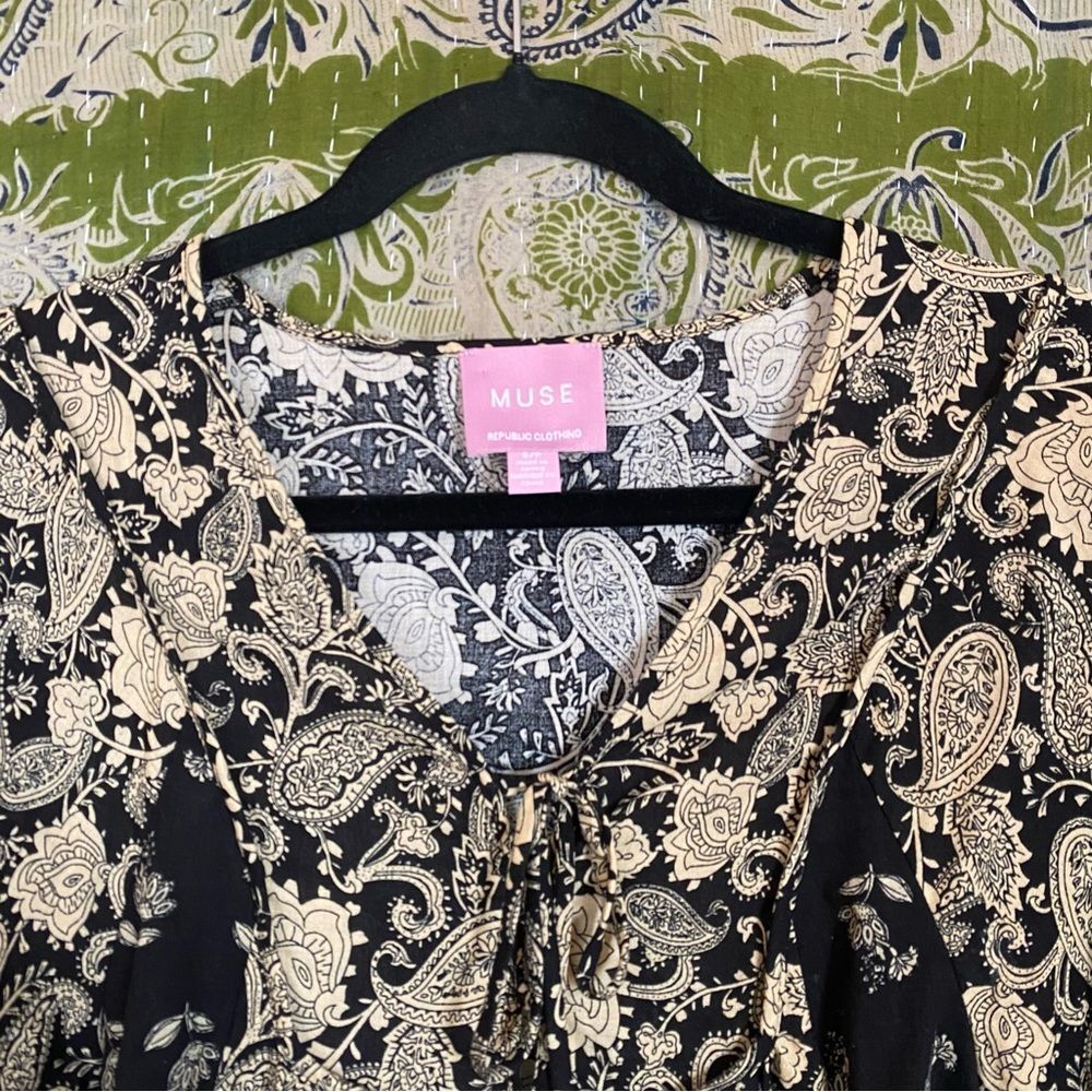 Muse Black/ Tan Sherry Paisley Baby Doll Bohemian Peasant Blouse Size Small - Picture 3 of 16
